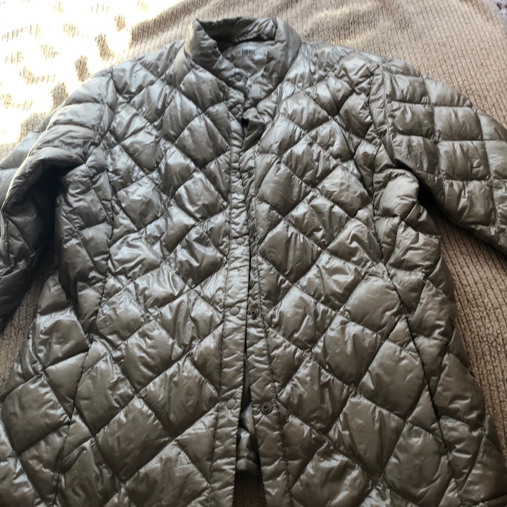 Uni qlo puffer jacket size small
